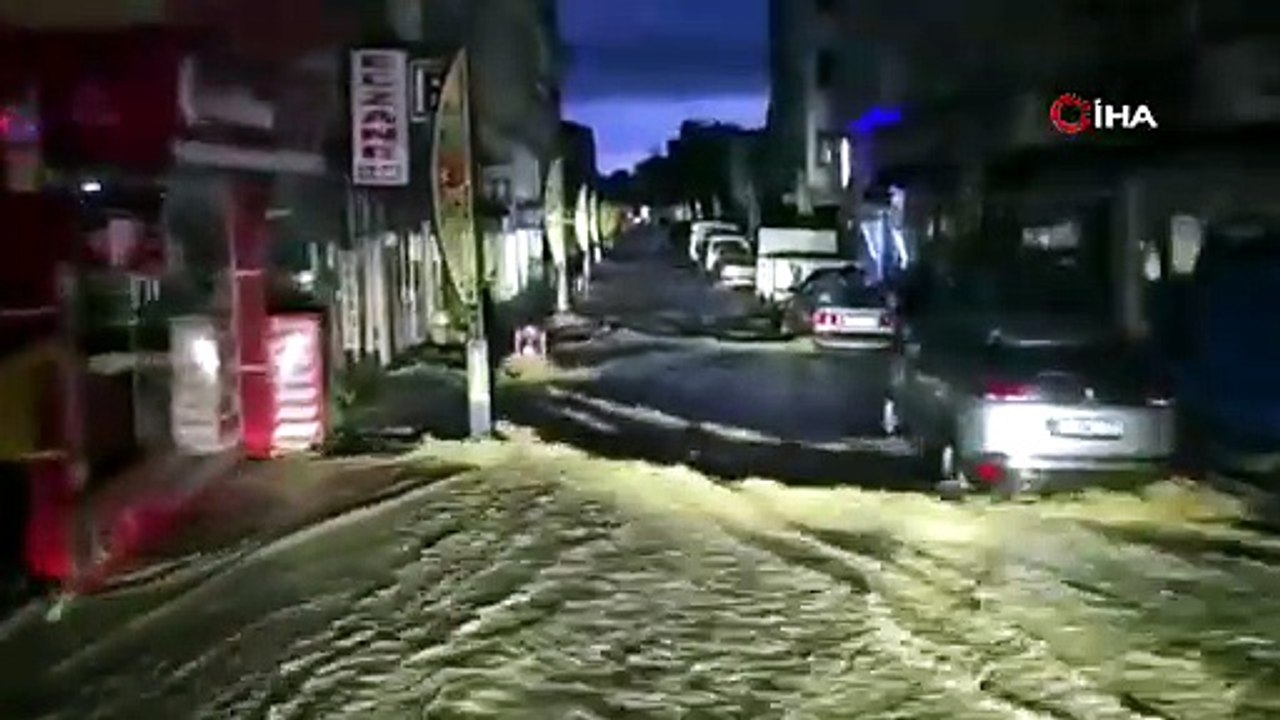 Yaz ortasında sel kabusu: Evler ve araçlar sular altında kaldı