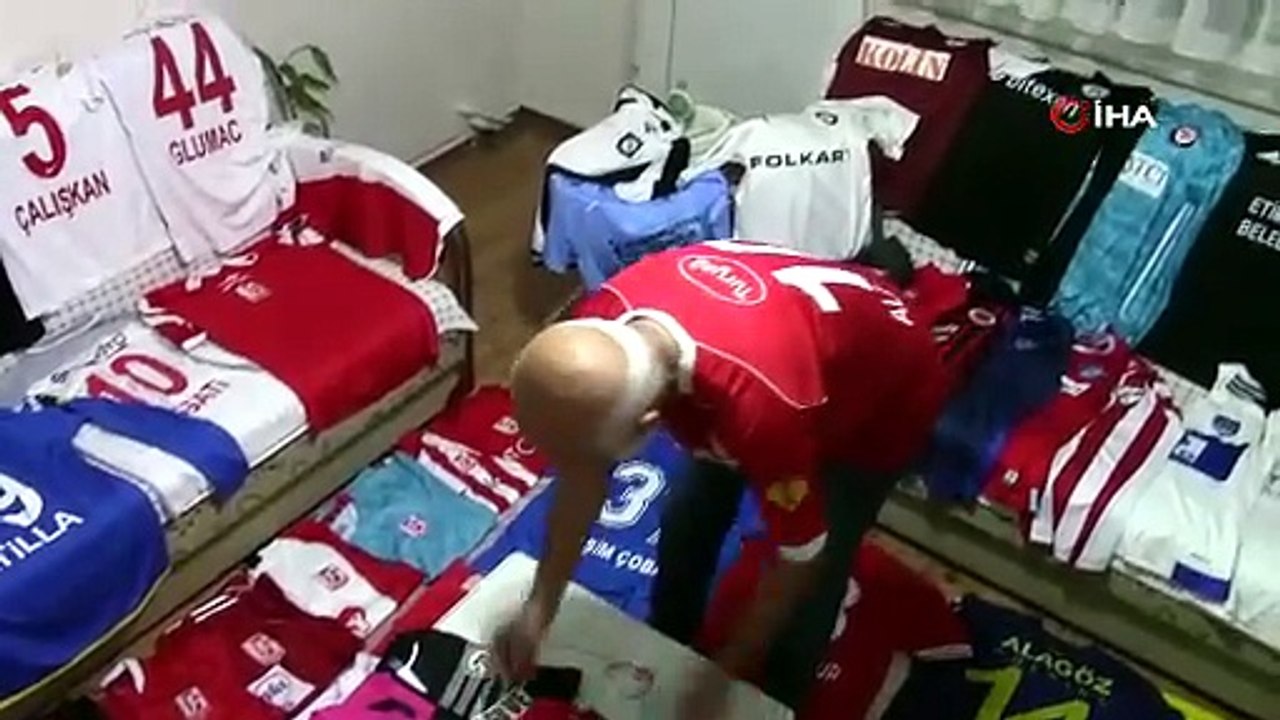 Balıkesir’de 300 formalık koleksiyon | Ajansspor | IHA