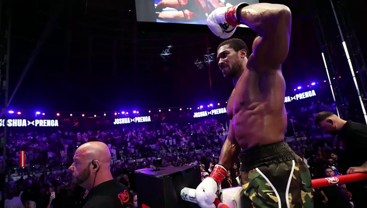 Anthony Joshua met K.-O. l'Albanais Kristian Prenga après avoir été envoyé au tapis deux fois - Boxe - Lourds