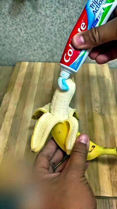 I Tried Cleaning My Pan With a Banana — SHOCKIN...