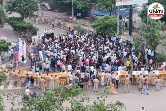 राजधानी में छात्रों का प्रदर्शन