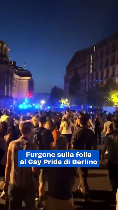 Furgone sulla folla al Gay Pride di Berlino