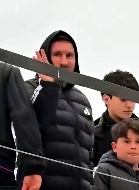 Messi aperçu en public pour la première fois depuis la finale de la Coupe du monde. 👋