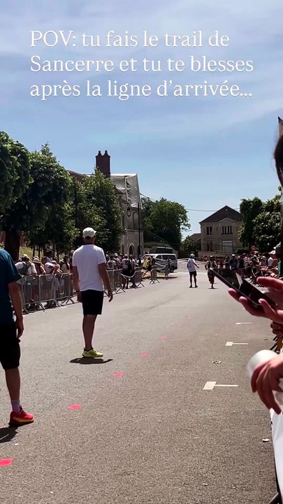 Il fête sa victoire... et se tord la cheville au finish du Trail de Sancerre