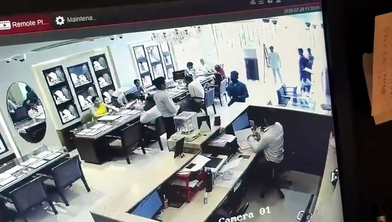 राजस्थान में पुलिस के 'गढ़' के सामने ज्वेलर्स शोरूम लूट की कोशिश