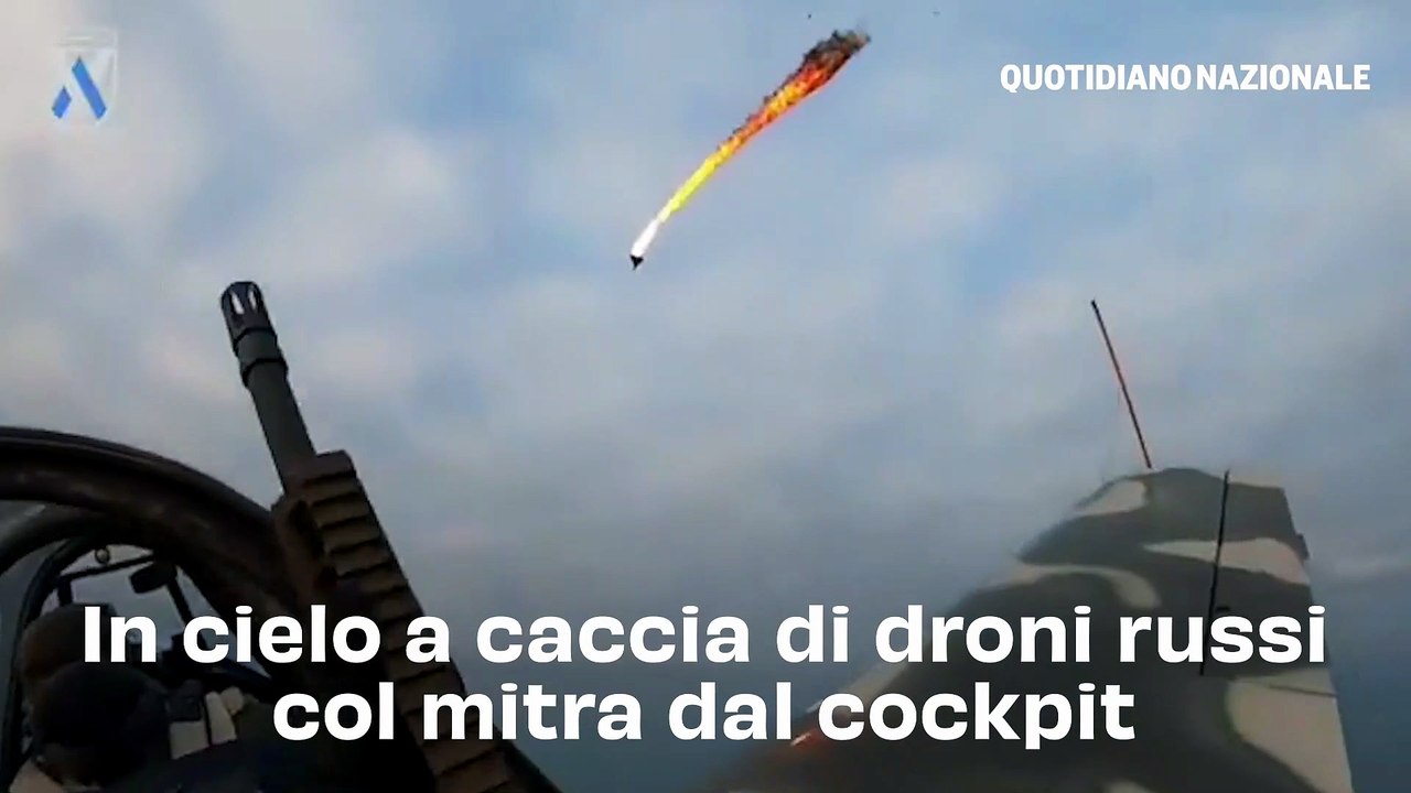 In cielo a caccia di droni russi col mitra dal cockpit