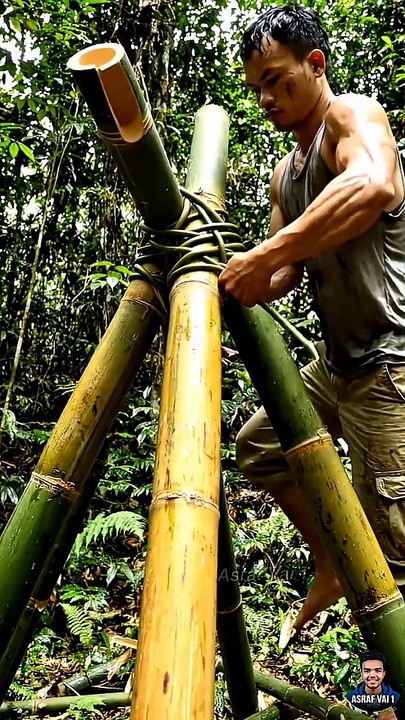 🌿 Building a Jungle Survival Hut from Leaves & Vines for One Night! #shorts
