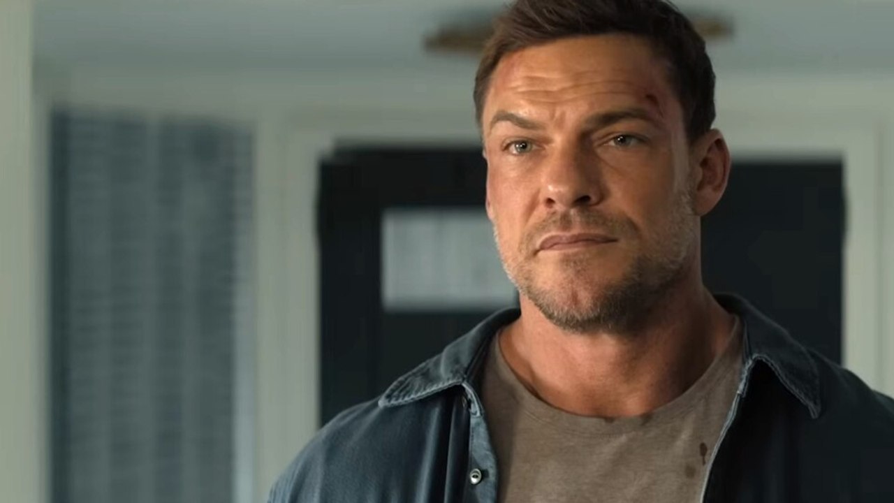 Reacher ist zurück - In Staffel 4 vermöbelt Alan Ritchson wieder am laufenden Band Verbrecher und legt sich sogar mit der CIA an