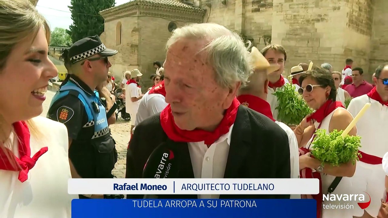 Cientos de fieles arropan por Tudela a la patrona Santa Ana