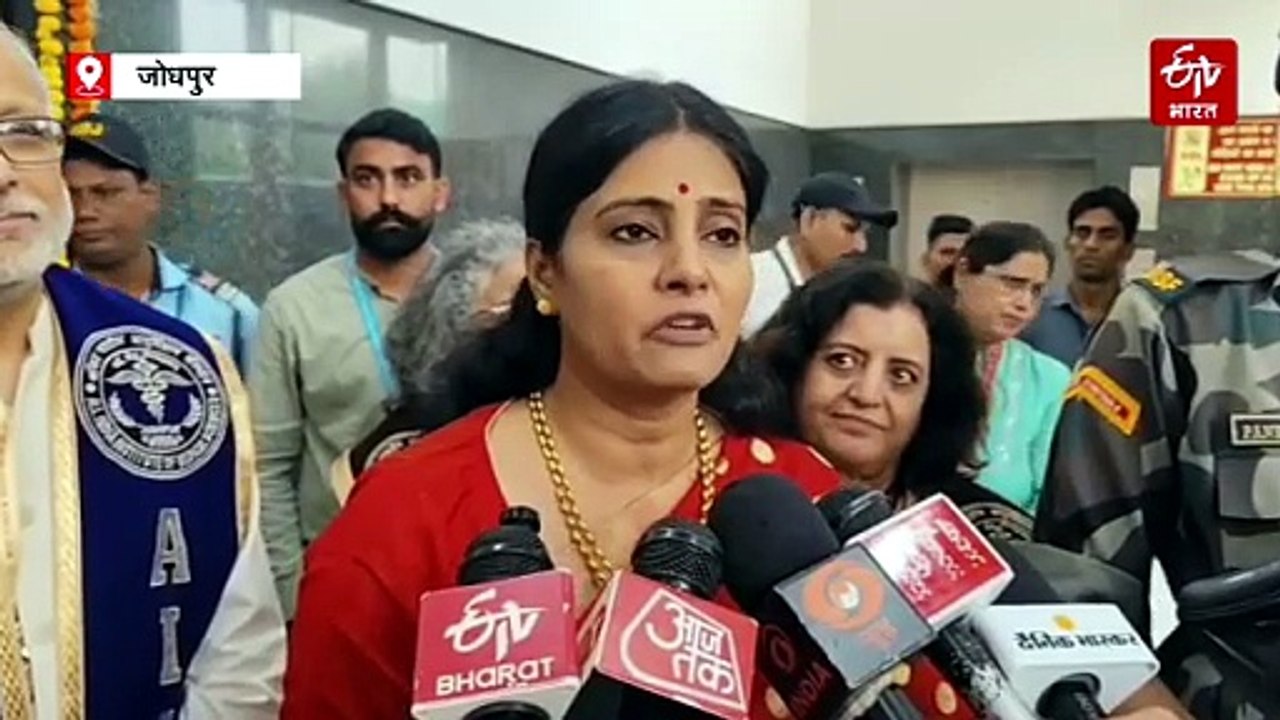 अनुप्रिया पटेल ने डॉक्टर्स से कहा, 'अब समाज को लौटाने की आपकी बारी', रैगिंग के आरोप लगाने वाले डॉ विक्रांत को बोलने से रोका