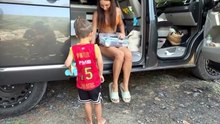 Ο Δημήτρης Αλεξάνδρου και η Ρία Ελληνίδου για camping στην Καρδίτσα