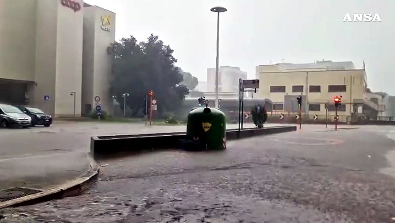 Maltempo a Perugia, disagi per gli automobilisti nelle vie allagate