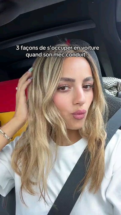 3 Façons de s'occuper en voiture quand son mec conduit