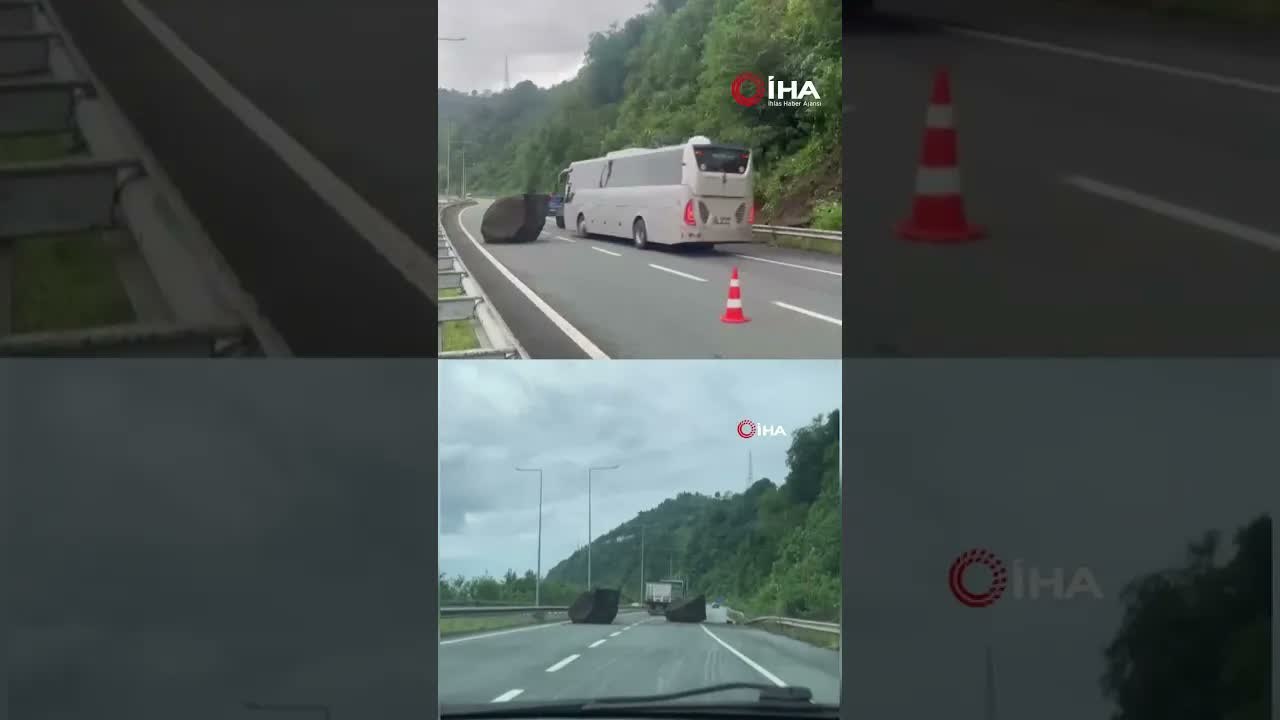 Yamaçtan kopan dev kayalar Karadeniz Sahil Yolu’na düştü