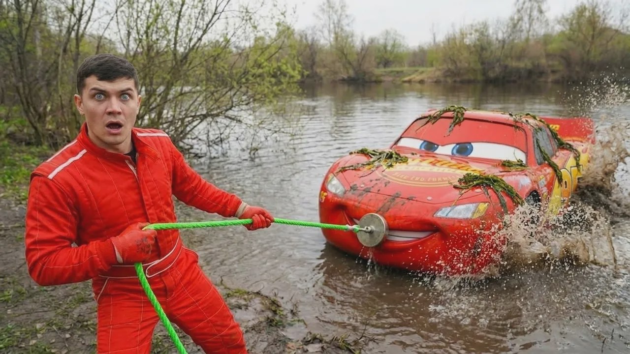 ¡Encontramos a Rayo McQueen bajo el agua mientras pescábamos con imán!