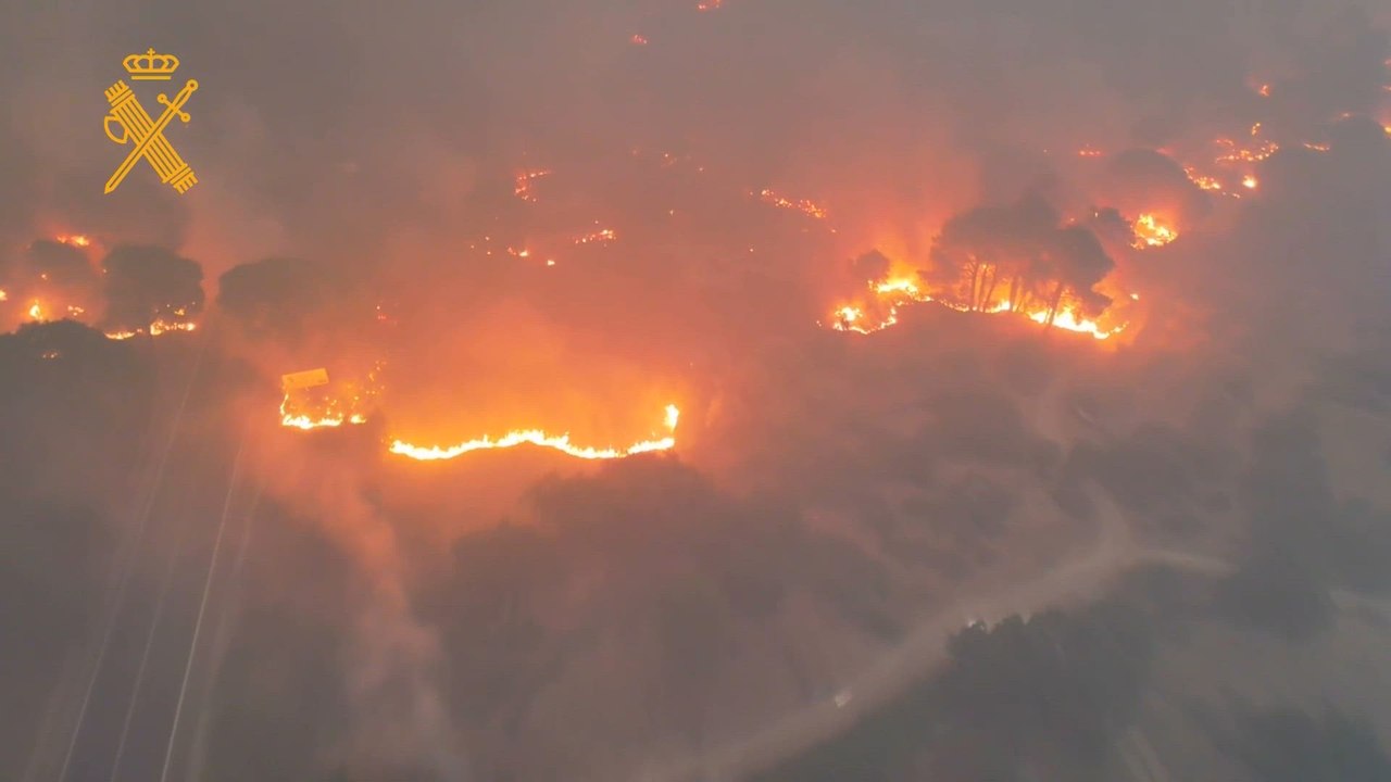 Los drones de la Guardia Civil muestran la situación del incendio de Madrid y Ávila