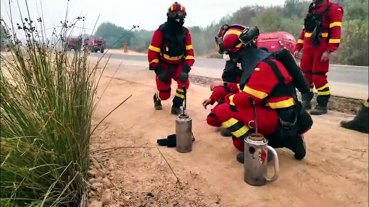 La UME continúa trabajando para la extinción del incendio forestal de La Vall d'Uixó en Castellón