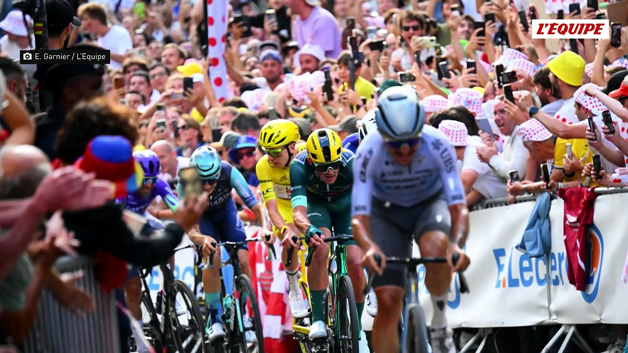 Le premier passage des coureurs dans la folle ambiance de Montmartre - Tour de France