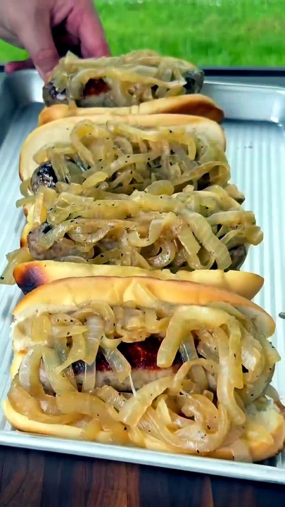 Beer Braised Brats Recipe 🌭🍺
