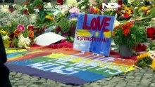 Berlin: znicze i kwiaty po śmiertelnym ataku podczas Parady Równości