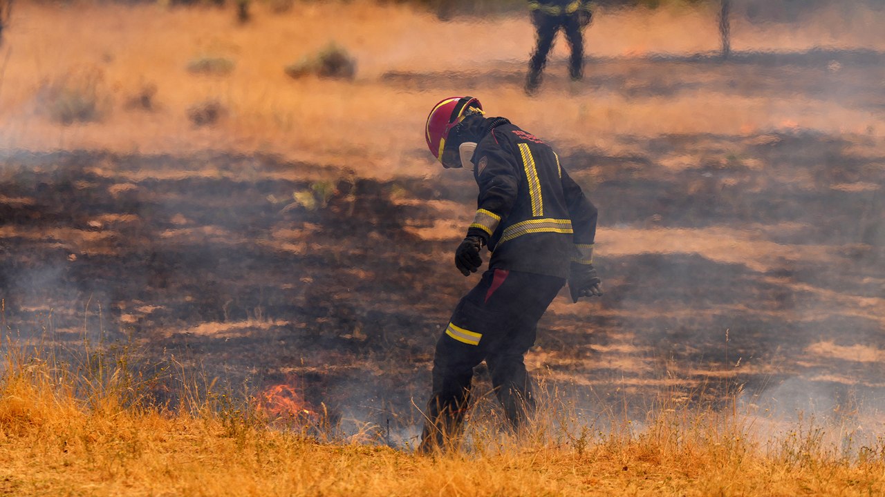 Incendios en España y Francia continúan: 325.000 personas evacuadas