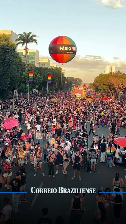 Brasilienses celebram diversidade e defendem direitos na Parada do Orgulho