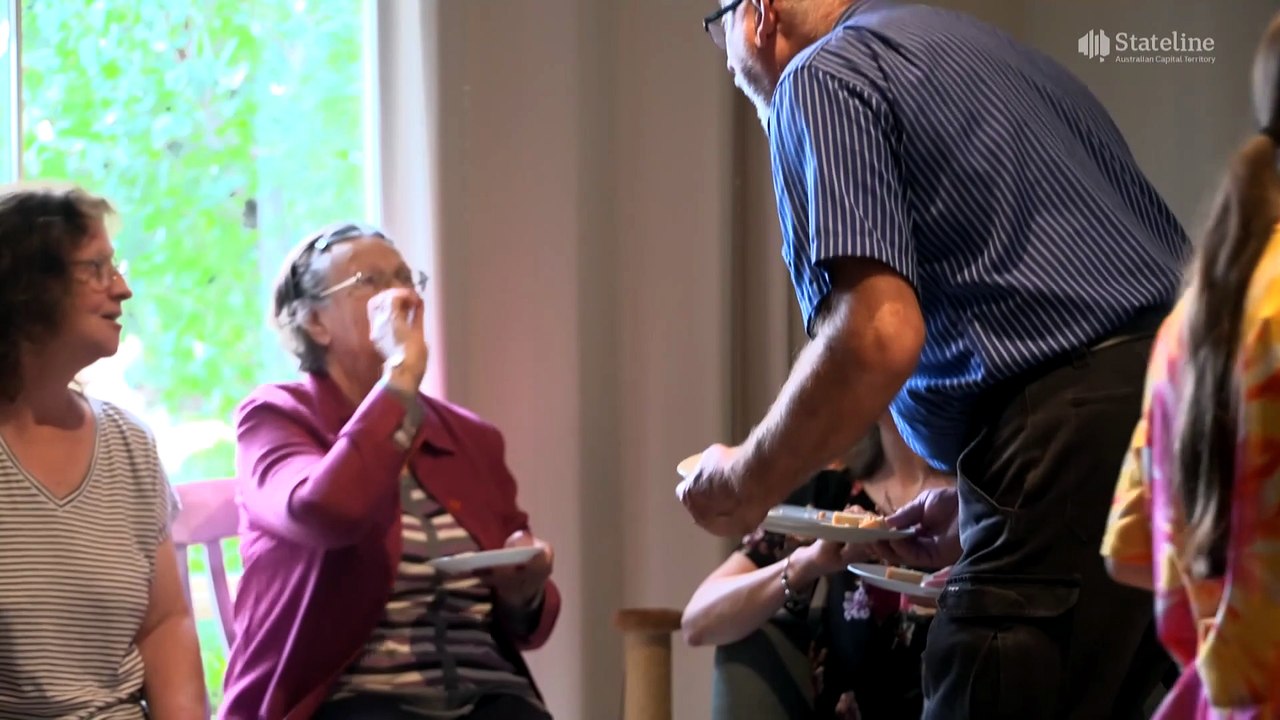 Family calls for aged care system overhaul after struggling to find facility for mother with dementia