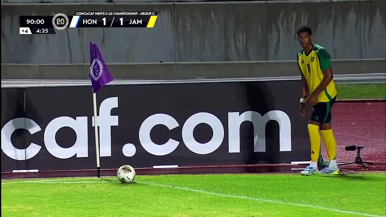 Brandon Bent anota gol al último minuto para Jamaica