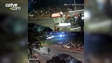 Câmeras registram homem colocando fogo em entulhos em Cascavel