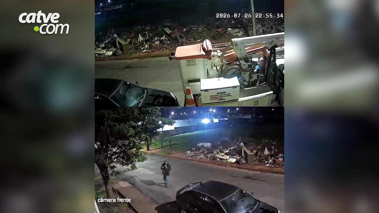 Câmeras registram homem colocando fogo em entulhos em Cascavel