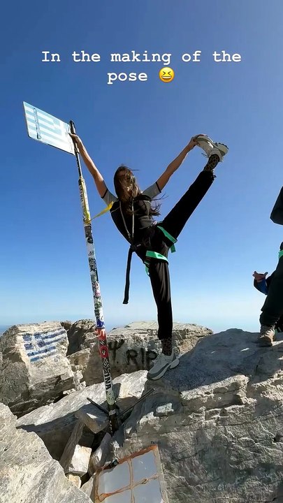 Θωμαή Απέργη: Στην κορυφή του Ολύμπου η τραγουδίστρια – Η πόζα με φόντο το επιβλητικό τοπίο