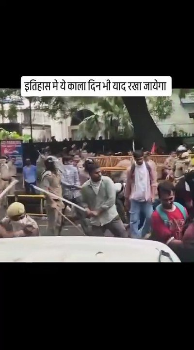 Police Lathi Charge to students at jantar mantar Delhi