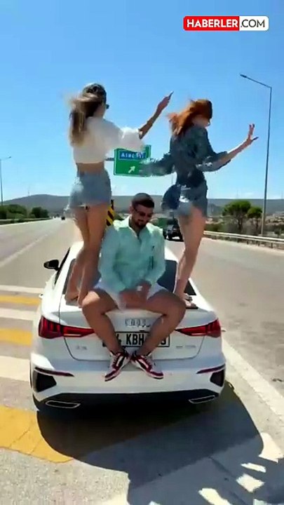 İzmir-Çeşme Otoyolu'nda pes dedirten görüntüler: araç üzerinde dans edip paylaştılar