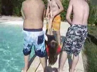 jetter à l'eau habillé de Juw