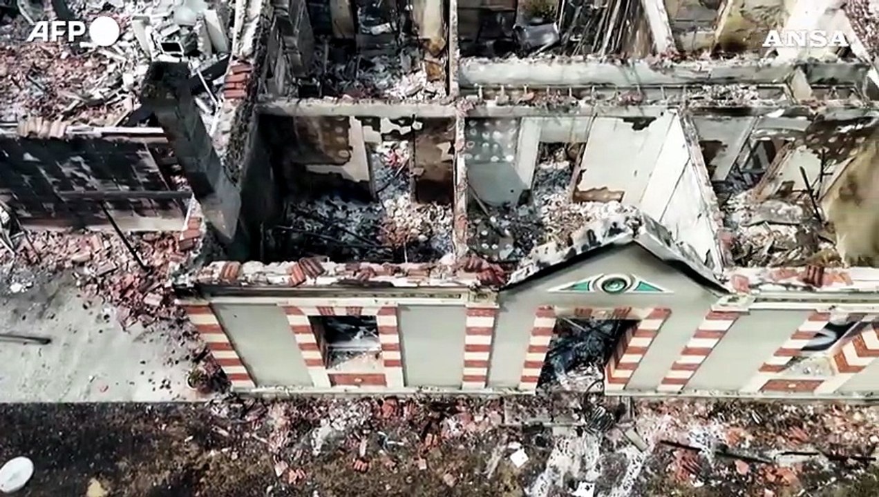 La cittadina francese di Le Porge devastata dagli incendi