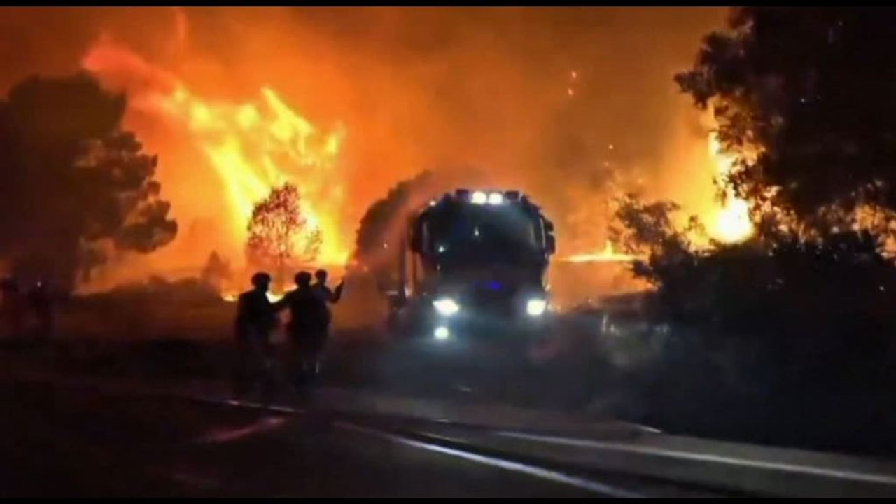 Spagna, impressionanti immagini da un incendio a Ovest di Madrid
