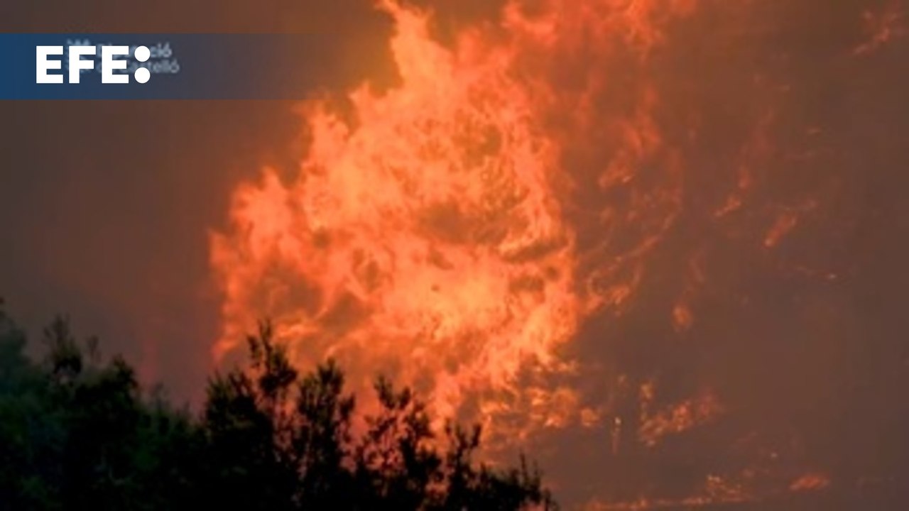 El incendio de Vall d'Uixó afronta su tercer día activo con el reto de contener el avance