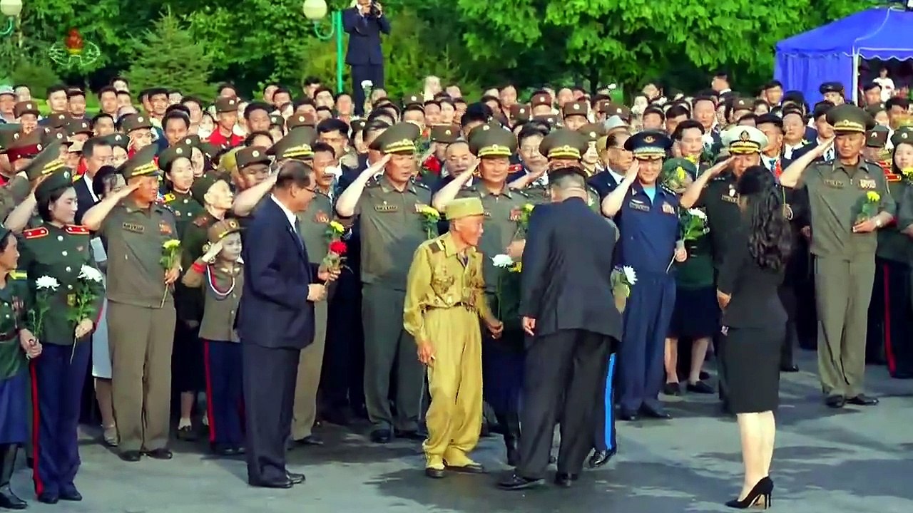 Estimado camarada Kim Jong Un visita Cemitério dos Mártires da Guerra de Libertação da Pátria