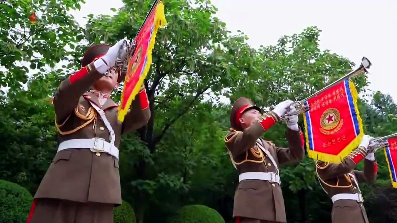 Estimado camarada Kim Jong Un visita Cemitério dos Mártires do Corpo de Voluntários do Povo Chinês