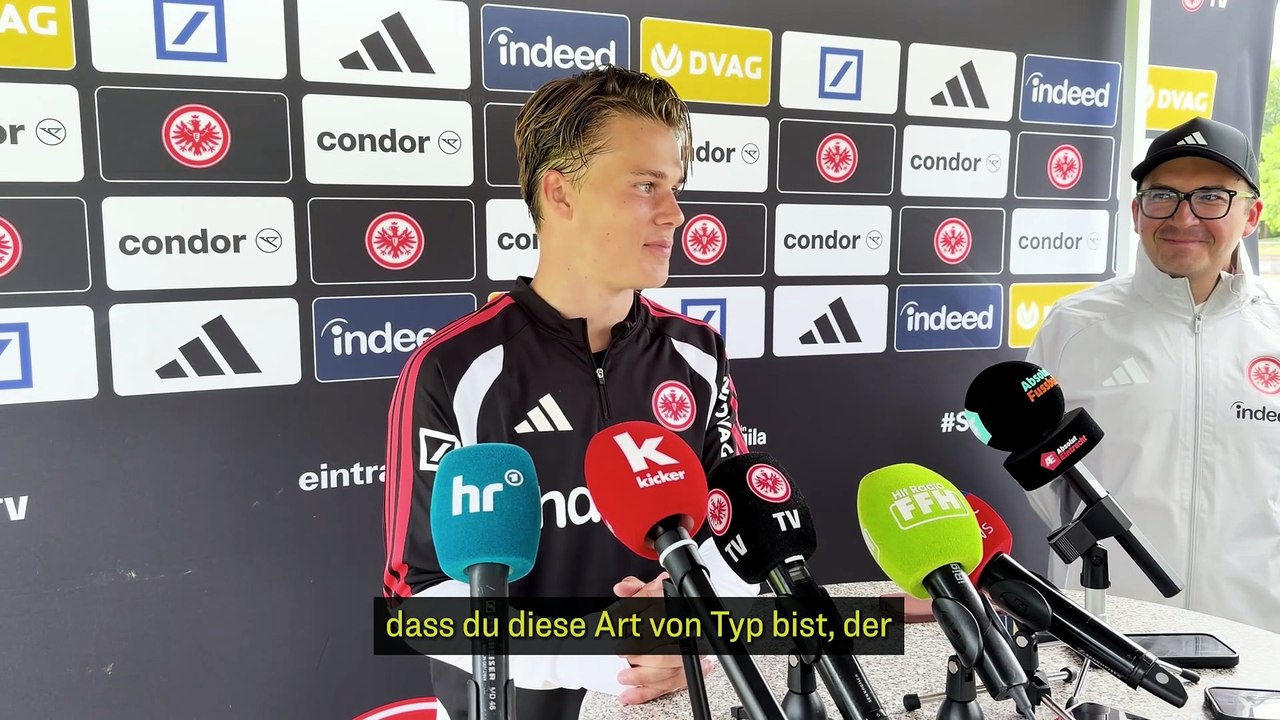Arrhov bringt Journalisten zum Lachen und spricht über 'Mentor' Götze