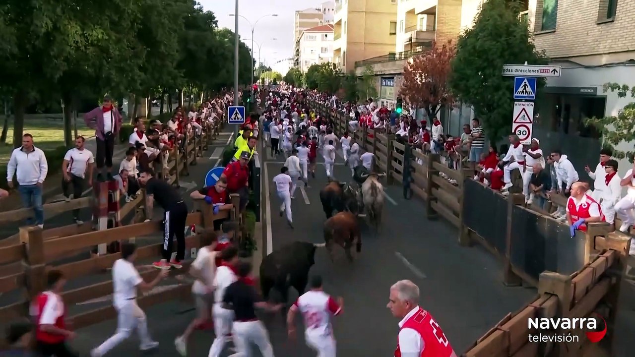 Corredores y toros miden sus fuerzas en un encierro limpio