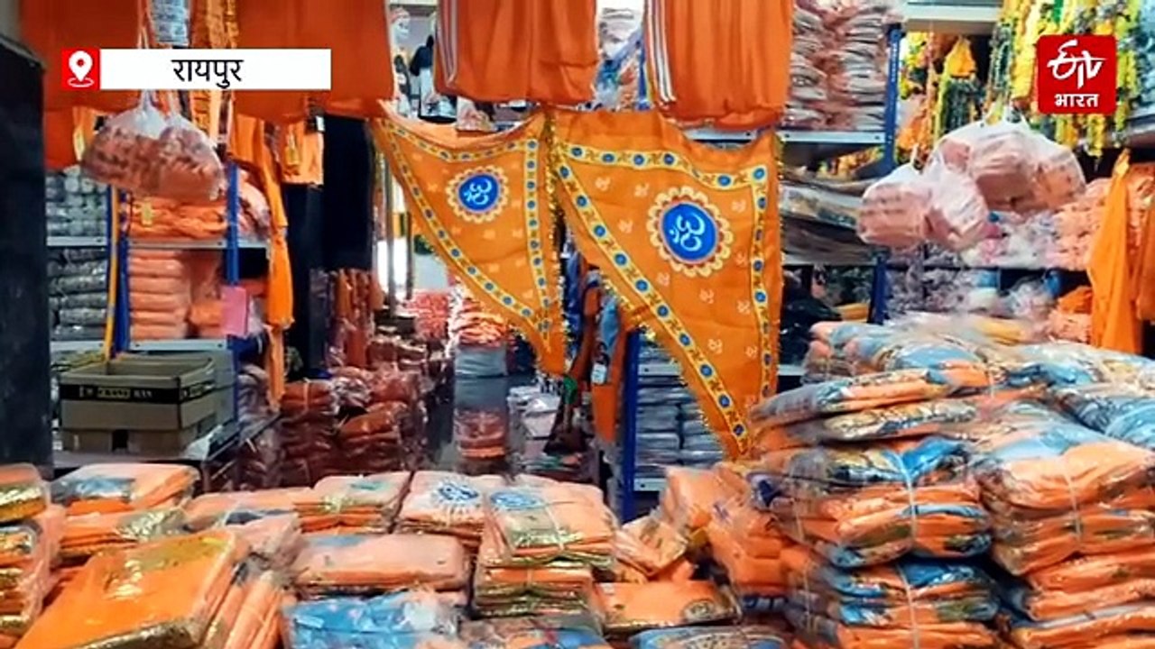 सावन में कावड़ यात्रा के लिए सजा बाजार, डमरु महाकाल गमछा टी शर्ट और बैग की बिक्री तेज