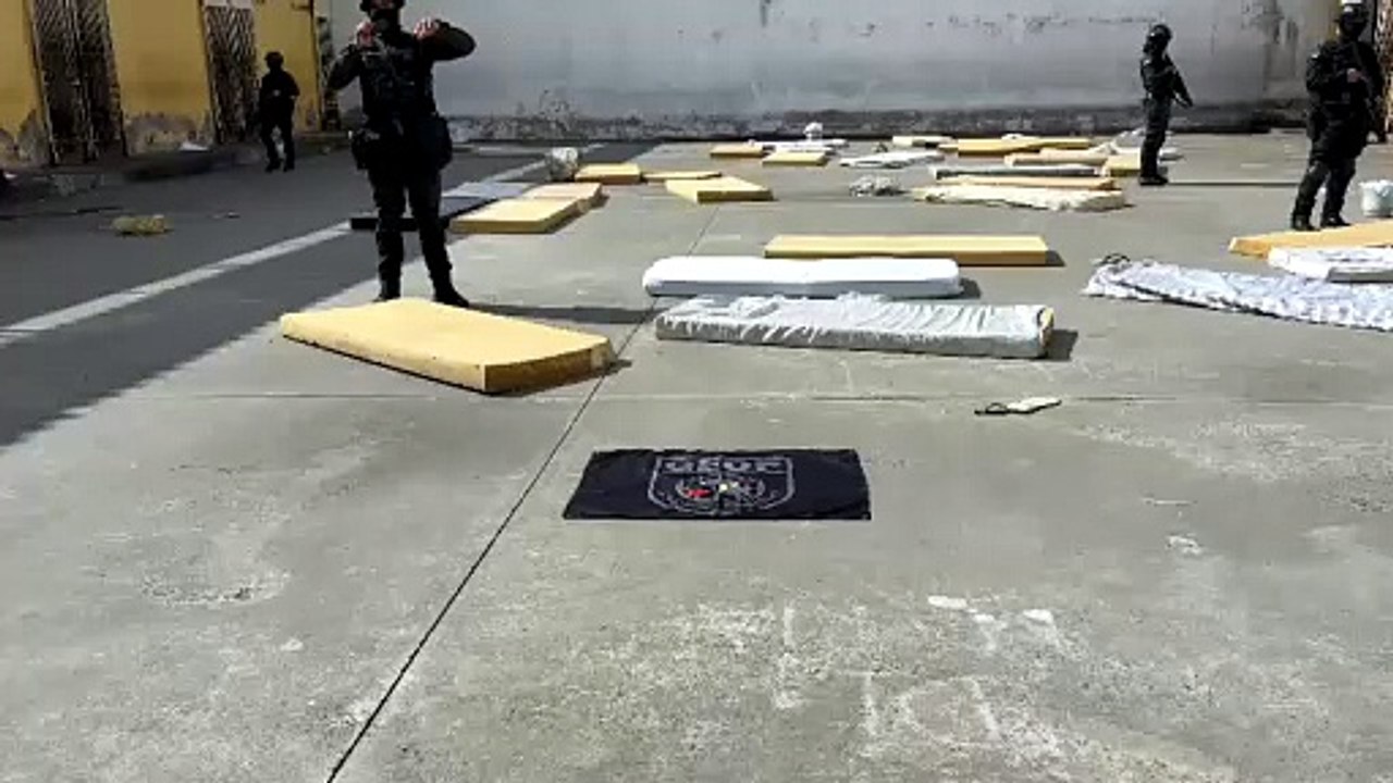Operação no presídio de Feira de Santana