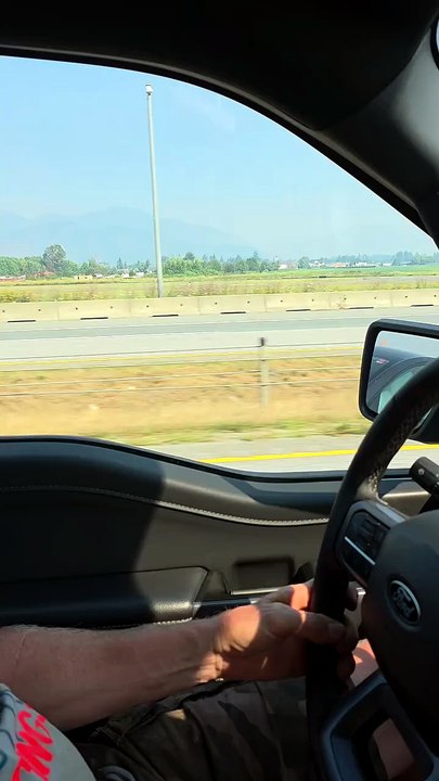 Un conducteur surpris en train de dormir au volant d'une Tesla en plein pilote automatique