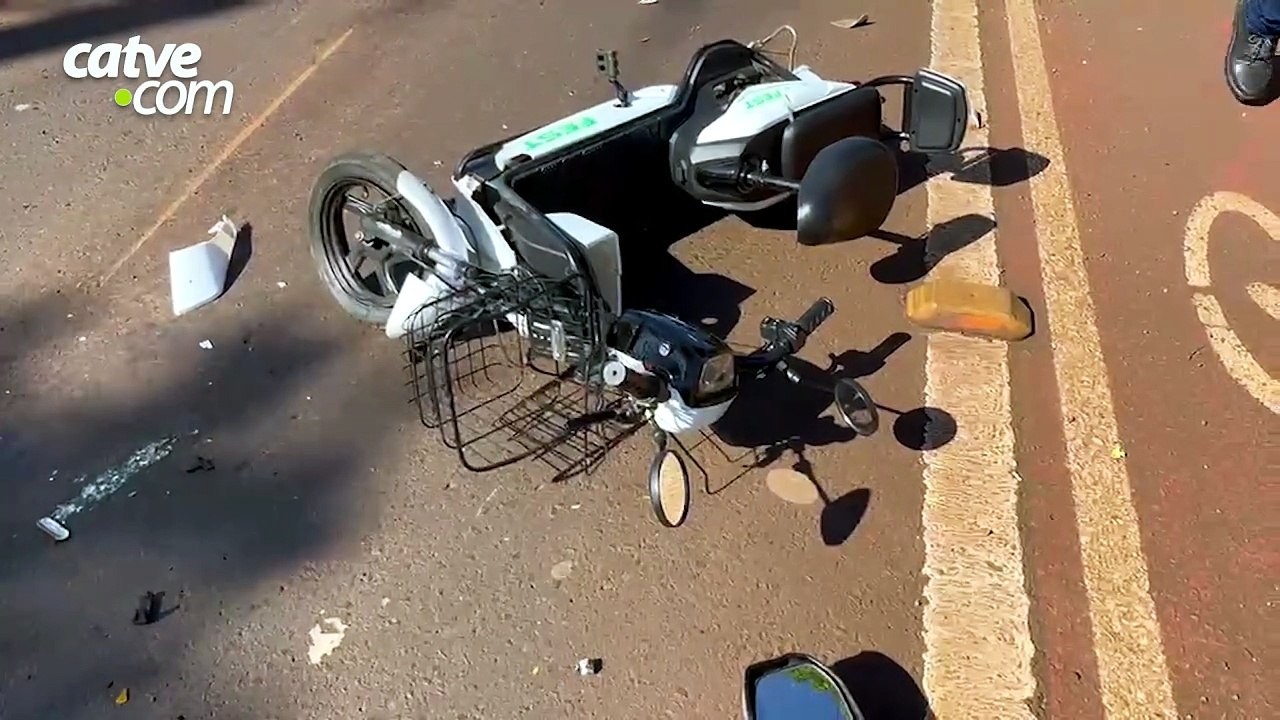 Jovem de 19 anos sofre ferimentos moderados após acidente na Avenida Piquiri