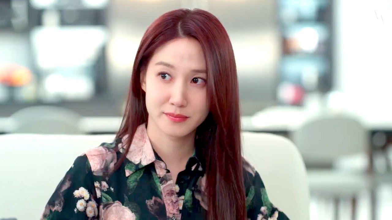 Park Eun Bin Sees Ghosts in Spooky in Love on Netflix