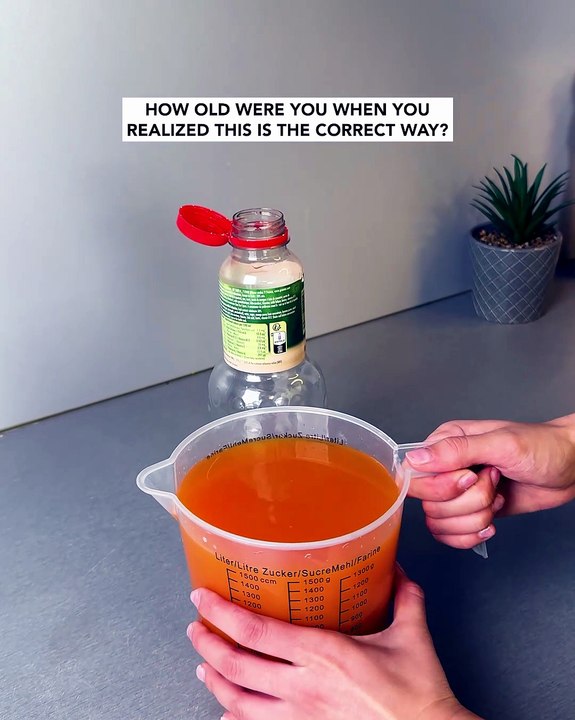 The secret to mess-free juice pouring 🍊