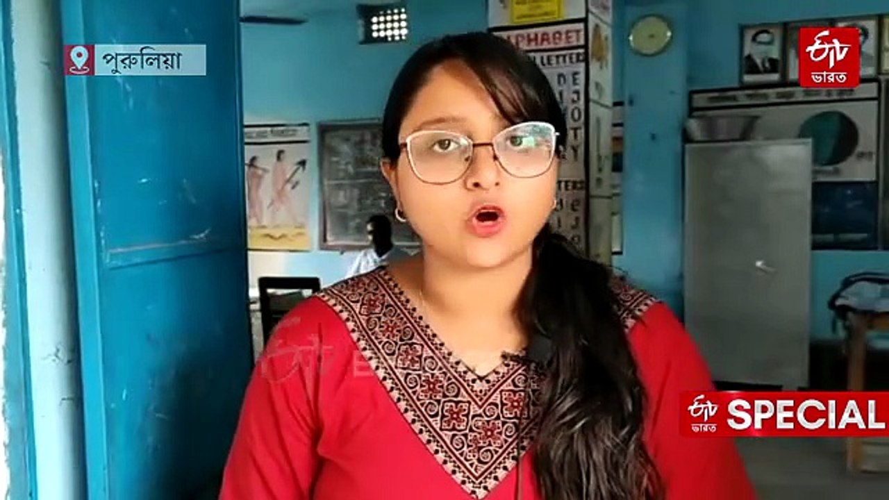 'ঠুঁটো' নন, দুটো হাত না-থাকলেও পা দিয়েই শিশুদের ভবিষ্যৎ গড়ছেন এই জগন্নাথ