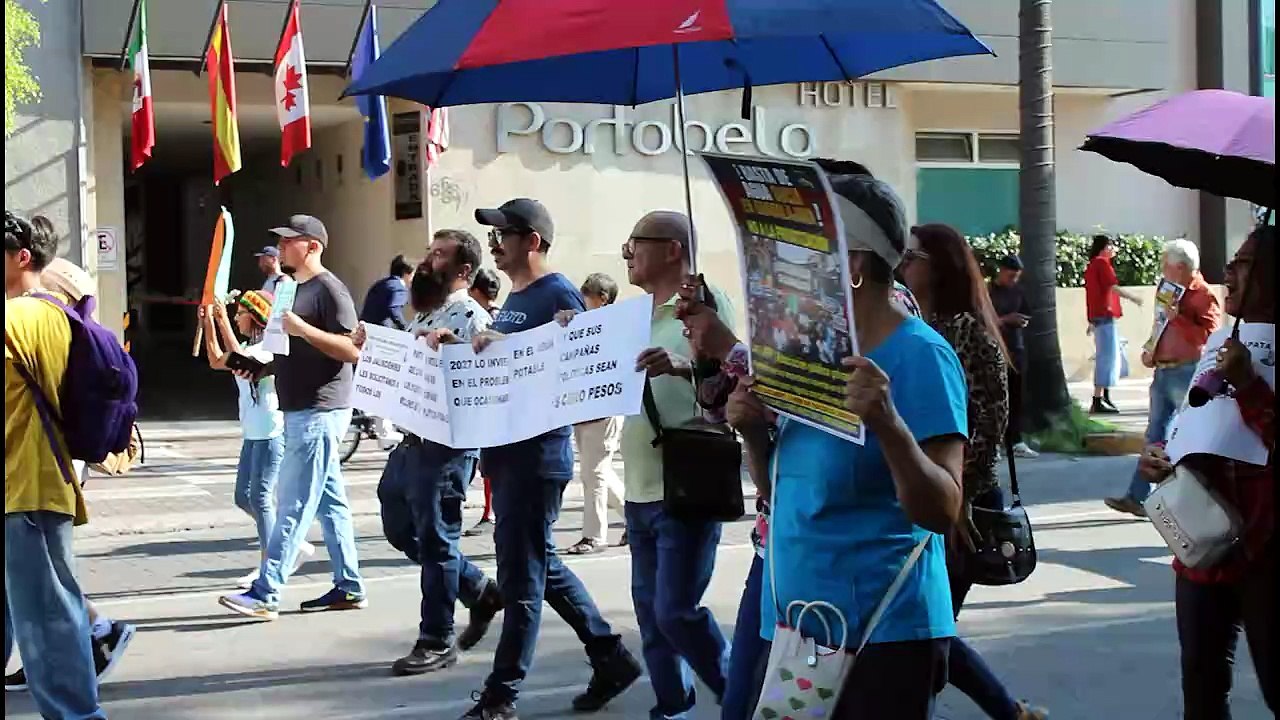 Marchan en Guadalajara para exigir freno al cobro y privatización del agua