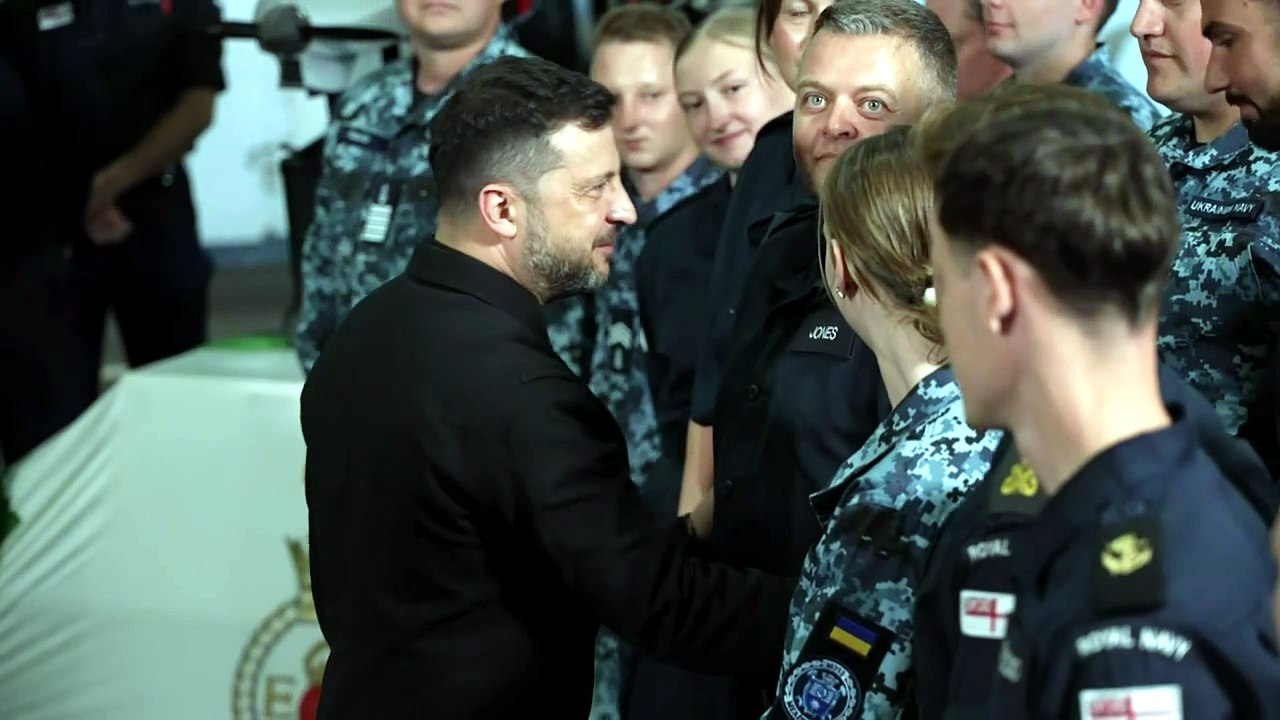 Prime Minister meets British and Ukrainian troops